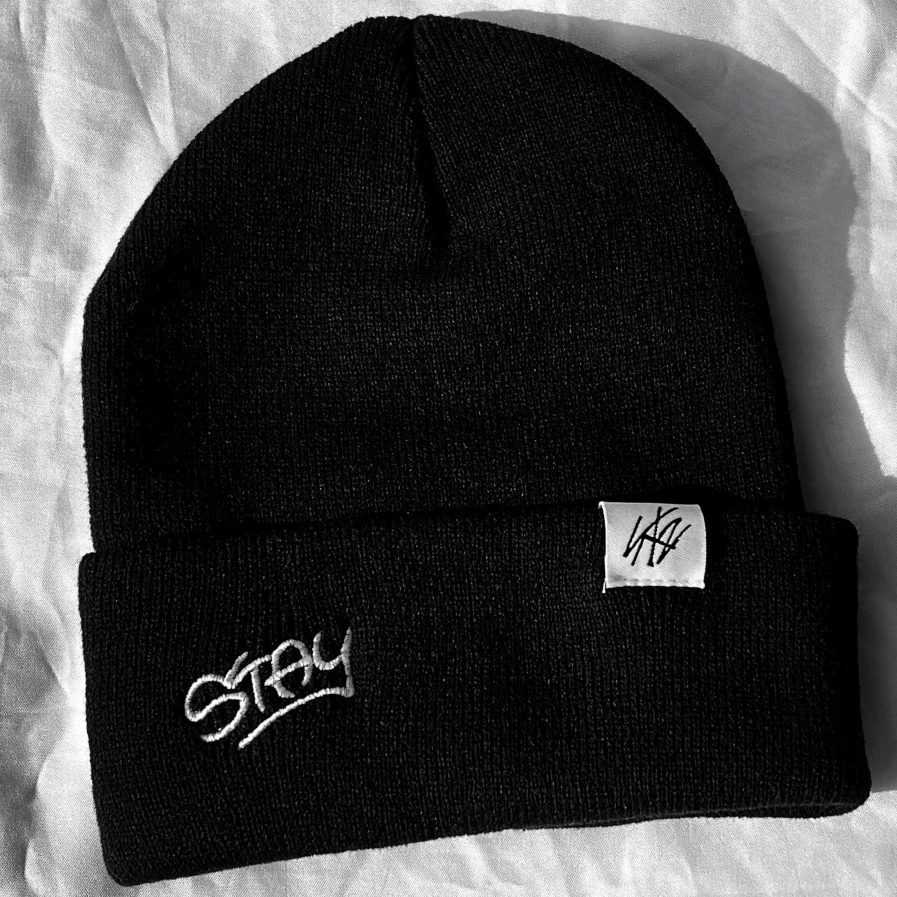 ГОЛОВА ШАПКИ STAY KNIT ПРОИЗВЕДЕНО BANG CHAN Fang Can Второй парадный концерт вязание SKZ