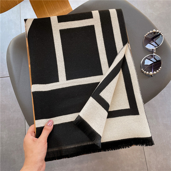 Winter universal double-sided geometric scarf made of faux fur