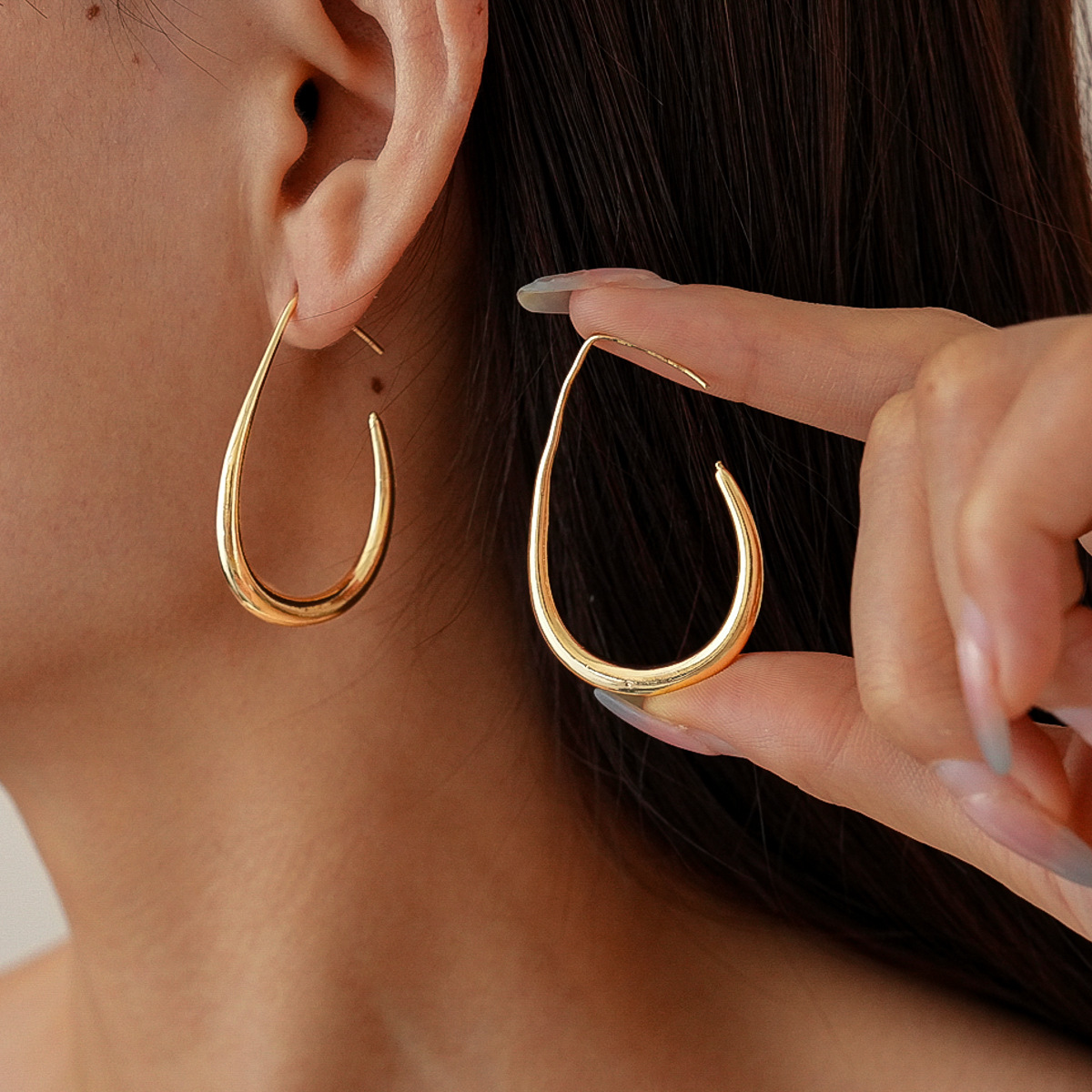 Europa y América metal transfronterizo agujero gancho de gotas de agua aire frío personalidad simple pendientes de nicho de alta calidad pendientes para mujeres