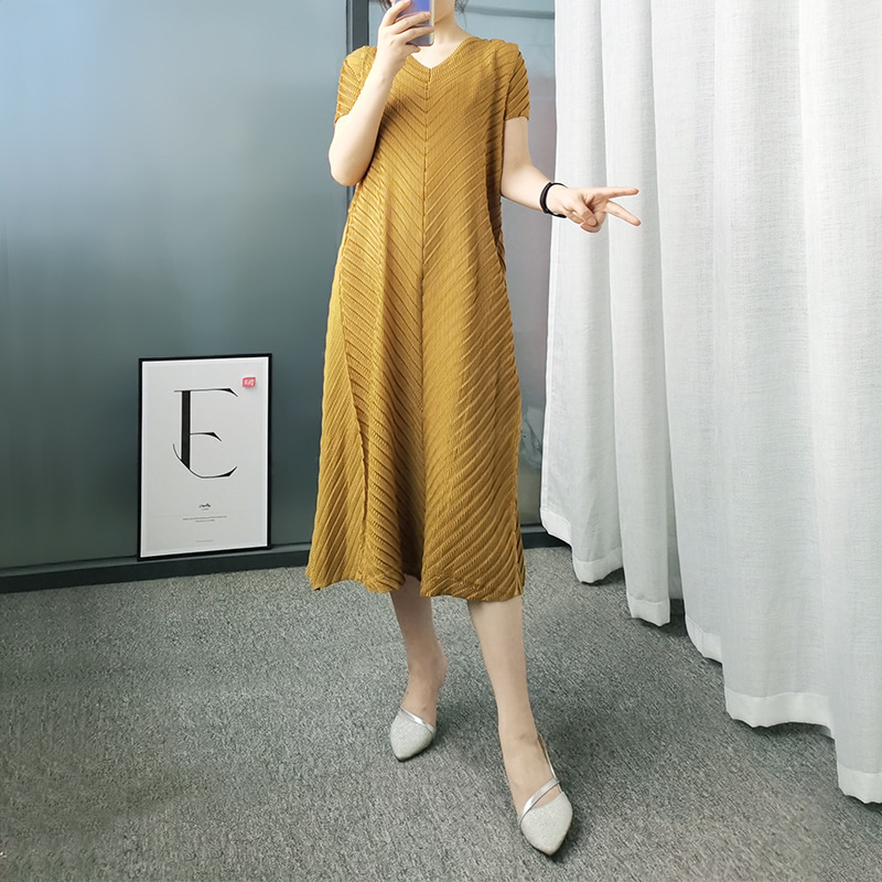 Pleated L012 [in Stock] Miyake Dress Mid-Length Loose Fit 2026 Summer Fashion Jacquard Heavy Craft Flared Skirt