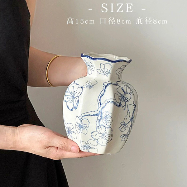 Medieval Blue and White Porcelain Retro Ceramic Vase Flower Arrangement Ornaments High-End Niche Home Decoration Vase Ceramic Flower Vessel