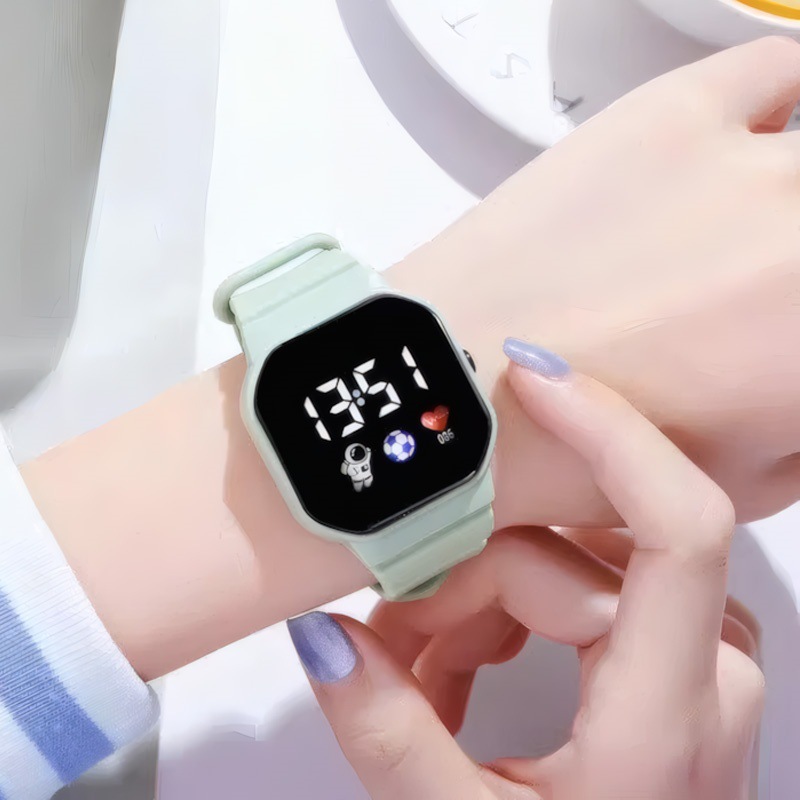 Hombres y niñas estudiantes de secundaria primaria de alto valor facial moda simple multifuncional LED luz nocturna reloj electrónico P33