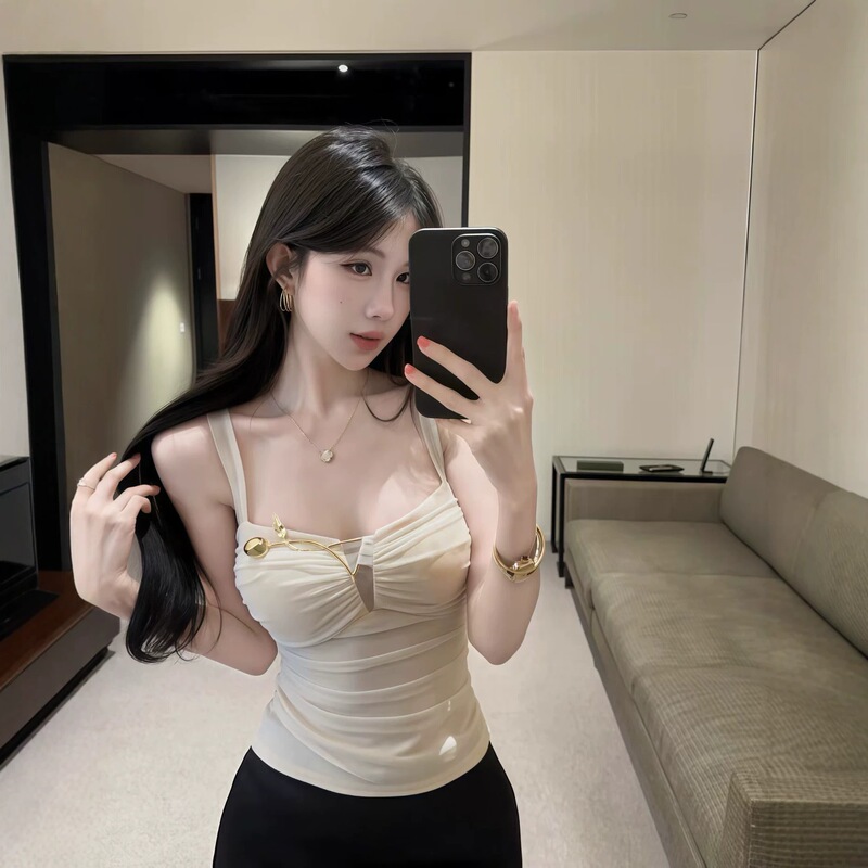 Light luxury, elegant style, mesh and metal accessories, patchwork camisole, women's design with ruched waist, high-end feel, with built-in bra pads Light luxury, elegant style, mesh and metal accessories, patchwork camisole, women's design with ruched waist, high-end feel, with built-in bra pads
