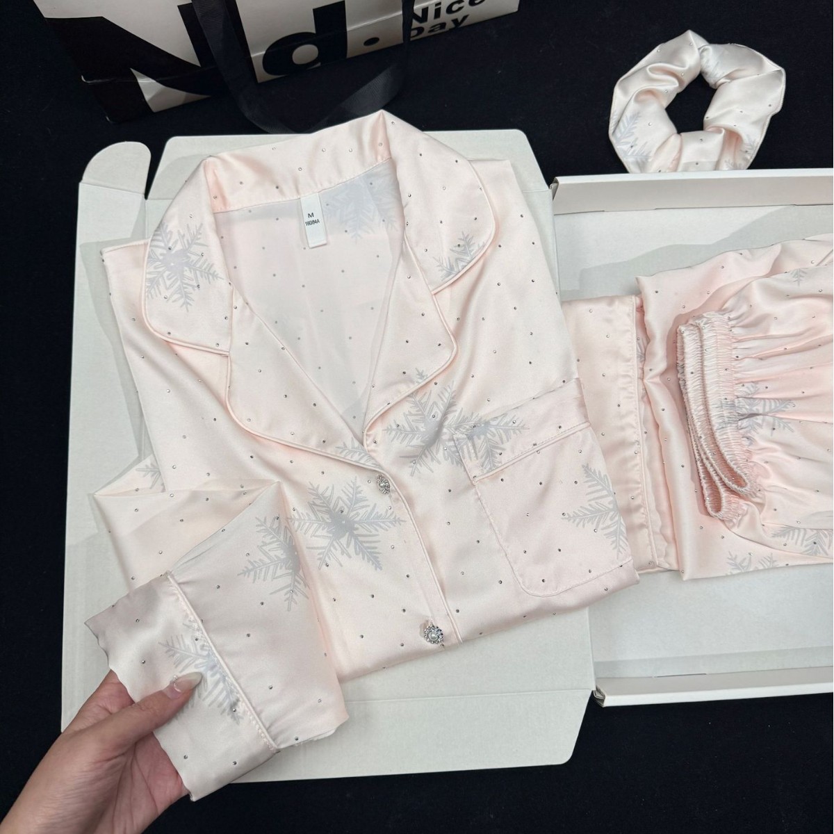 高级感冰丝睡衣女碎钻雪花春秋季新款小红书爆款显瘦带发圈家居服