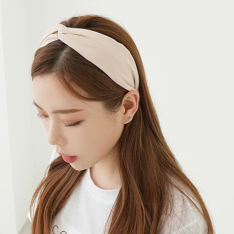 Soft and Pure Color Fabric Headband with Comfortable Matt Texture, Soft and Plush faux Leather, Cross-Design for Versatile Style, Model F983