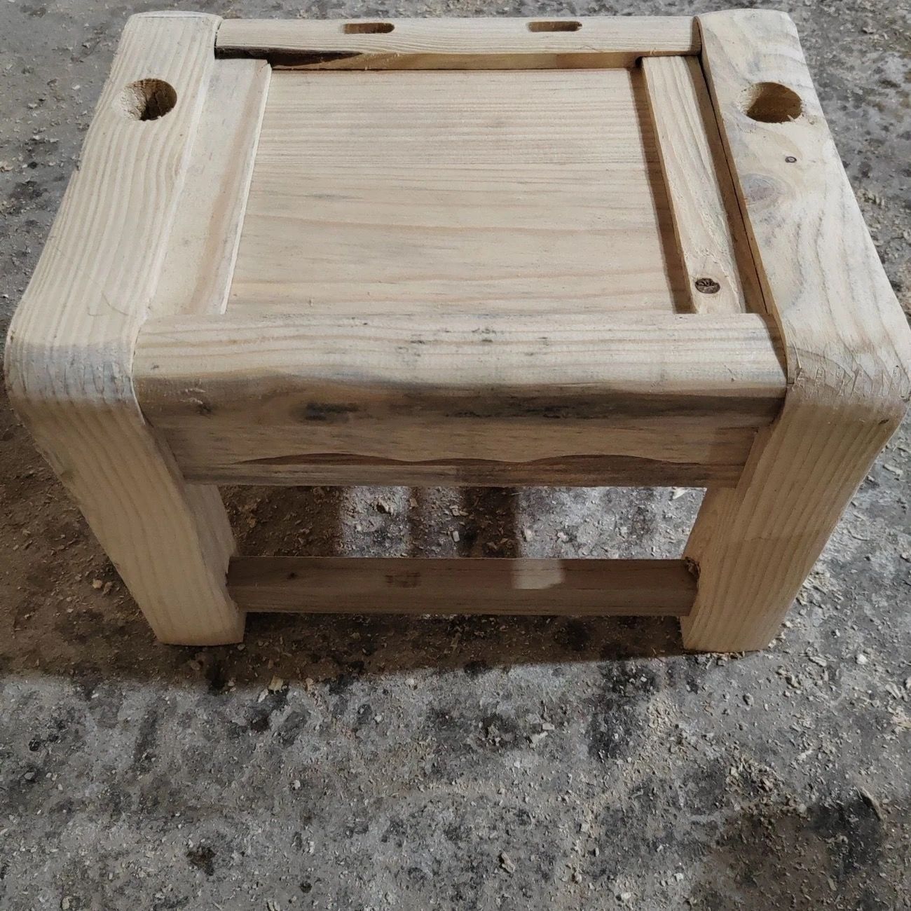 좌석 높이 24cm, 페인트가 없는 소나무 [등받이 없음]