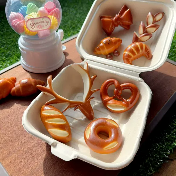 Factory In-Stock Pvc Realistic Food Simulation Sourdough Croissant Model Pendant Keychain Accessory Dessert