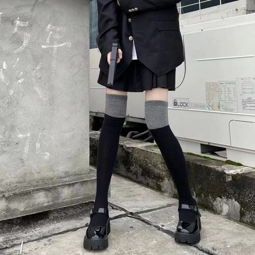 [Segmented pressure slimming] stockings over the knee socks spring and autumn black and gray splicing college style JK calf socks plastic