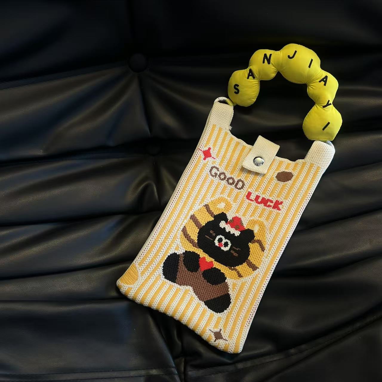 S-노란 줄무늬 검은 얼굴 고양이