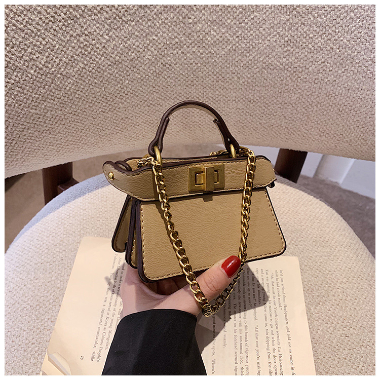 Nuovo stile di sfilata di celebrità di Internet di nicchia Stile di celebrità Stesso stile Borsa per rossetto con catena diagonale a mano con lucchetto a doppia faccia_voghion.com