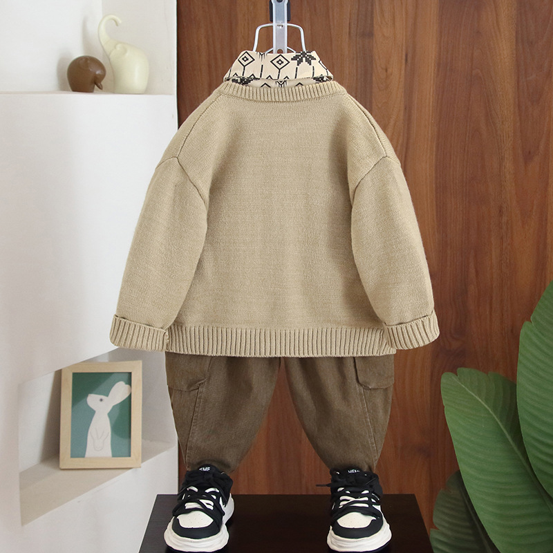 5728 Traje de otoño para niños 2025 Nuevo estilo Estilo occidental Chaqueta de suéter para niños Traje de tres piezas Ropa de primavera y otoño para niños