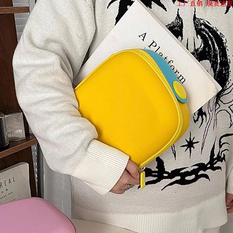 Waterproof handheld cosmetic bag