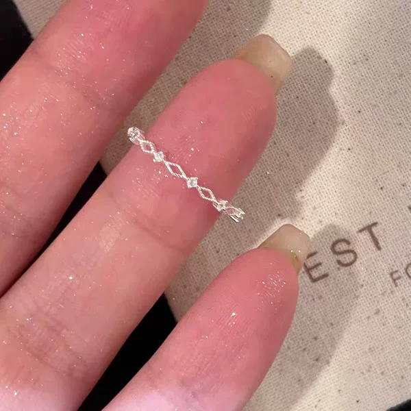 Korean-style minimalist diamond-studded silver hollow diamond-shaped ring, light luxury, exquisite, high-end feel, adjustable plain ring for women