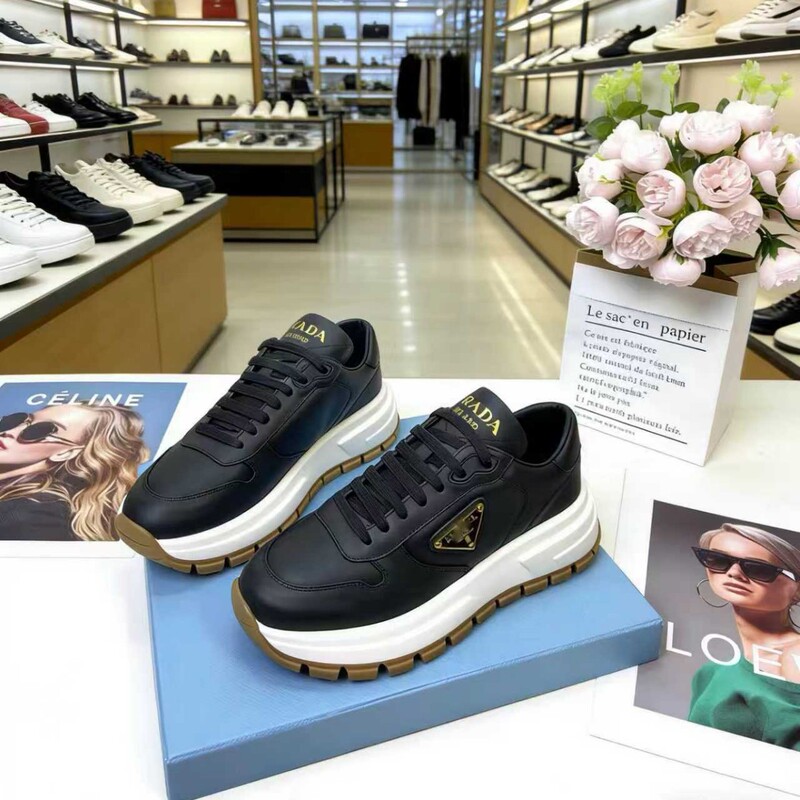 P Brand Triangle Logo Women's Thick-Soled Shoes, Height-Increasing Shoes, Comfortable Versatile Shoes, Shallow Front Lace-Up Flat Casual Sports Shoes