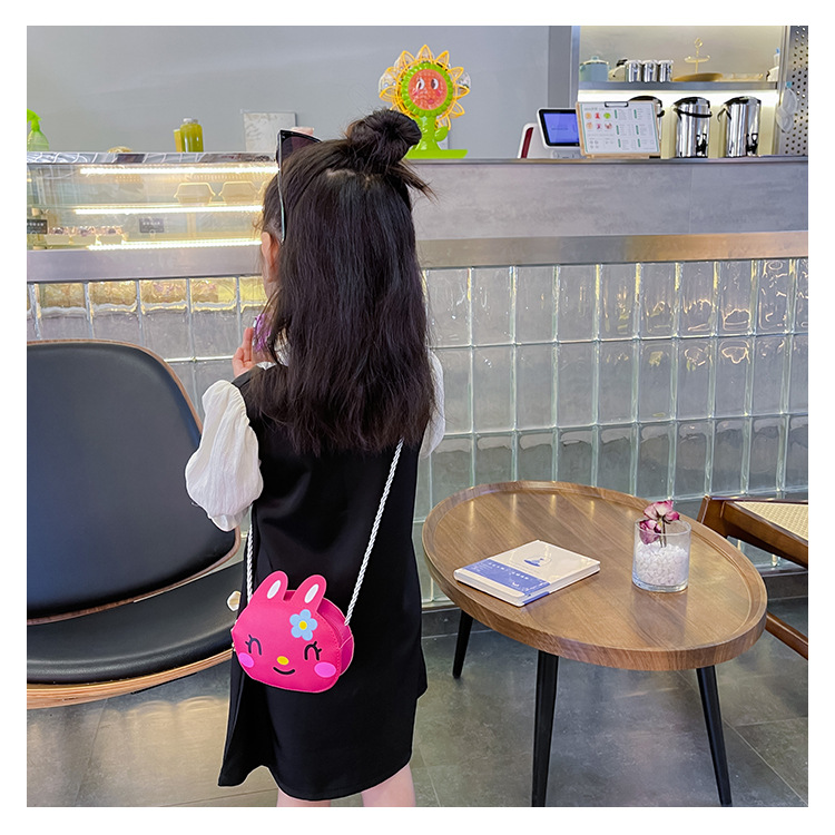 109g Weight Polyester Lining Material Zipper Closure Type Single Shoulder Strap Strap Type Crossbody Bag Bags Type Holiday, Daily Occasion PVC Material Anti-theft Function Animal Pattern All Seasons Season Women's Gender Cute Style Round Shape Medium Size Women's Medium PVC Animal Cute Round Zipper Crossbody Bag 4