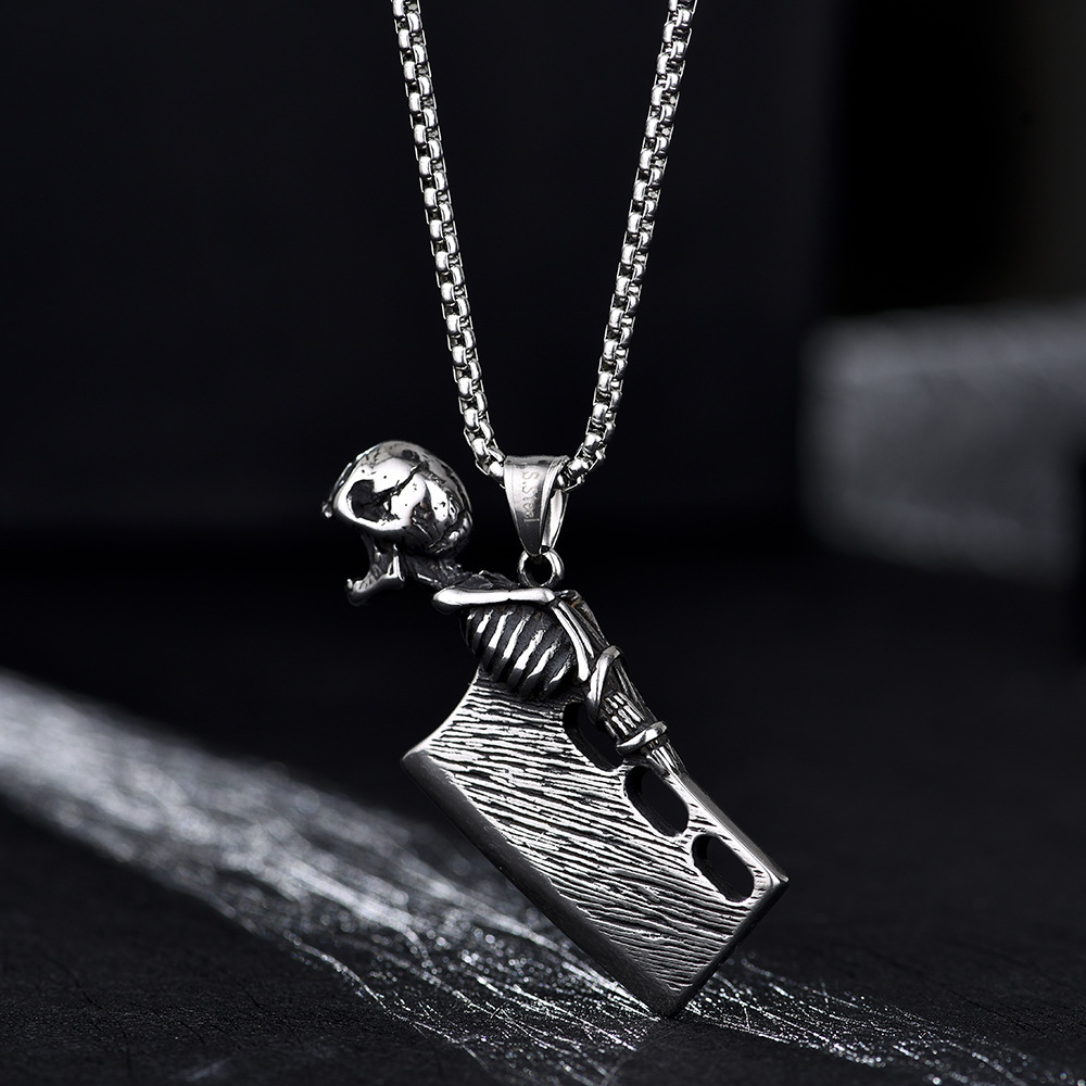 Collier homme style punk tête de mort et épée en acier inoxydable_voghion.com