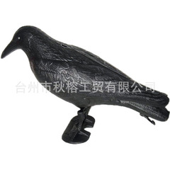アマゾンのハロウィーンのカラスの道具の黒い羽のカラスの屋外と室内の鬼節の装飾のシミュレーションの置物