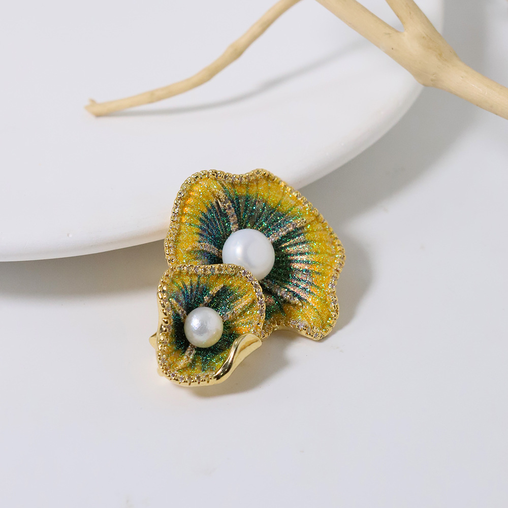 Esmalte de moda pintado cristal brillante broche de hoja de loto pin de cera de miel de perla de jade pectoral [accesorios DIY]