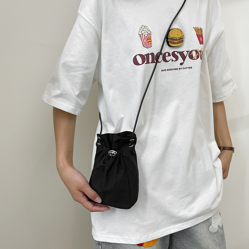 Casual bolso de tela de nylon ultra-fuego para mujeres 2024 nuevo verano versátil bolso de hombro bolso de cubo bolso de teléfono celular