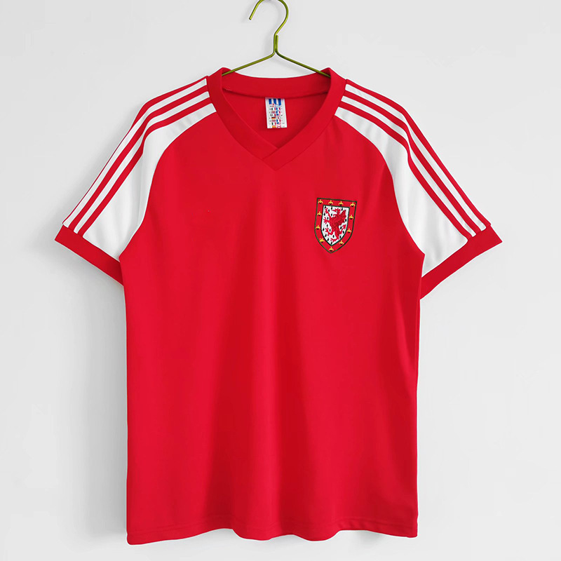 レトロなドイツのサッカー服の主な客席です。|undefined