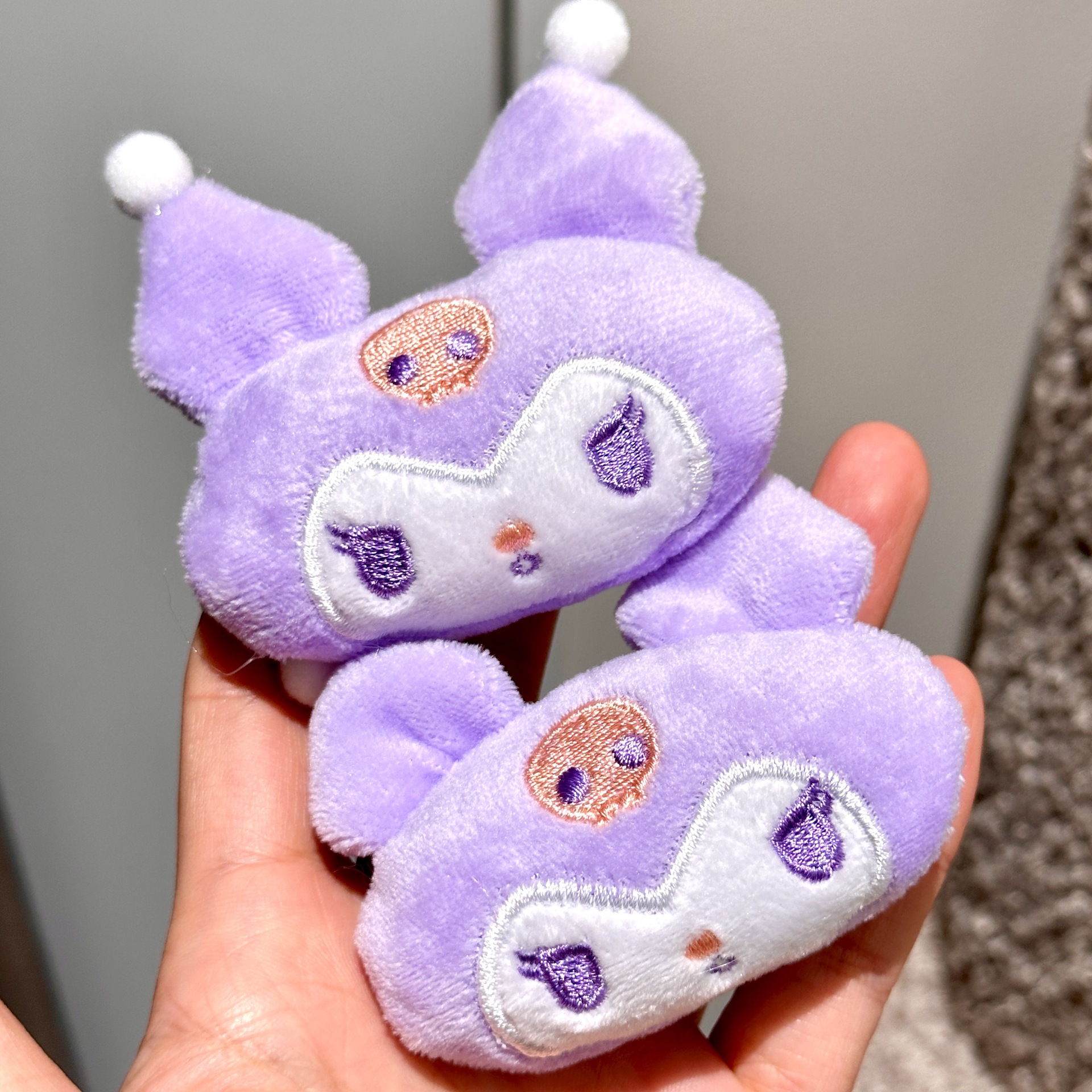 Capibala broche de peluche en línea lindo bolso ropa decoración pin DIY muñeca del delfín colgante muñeca