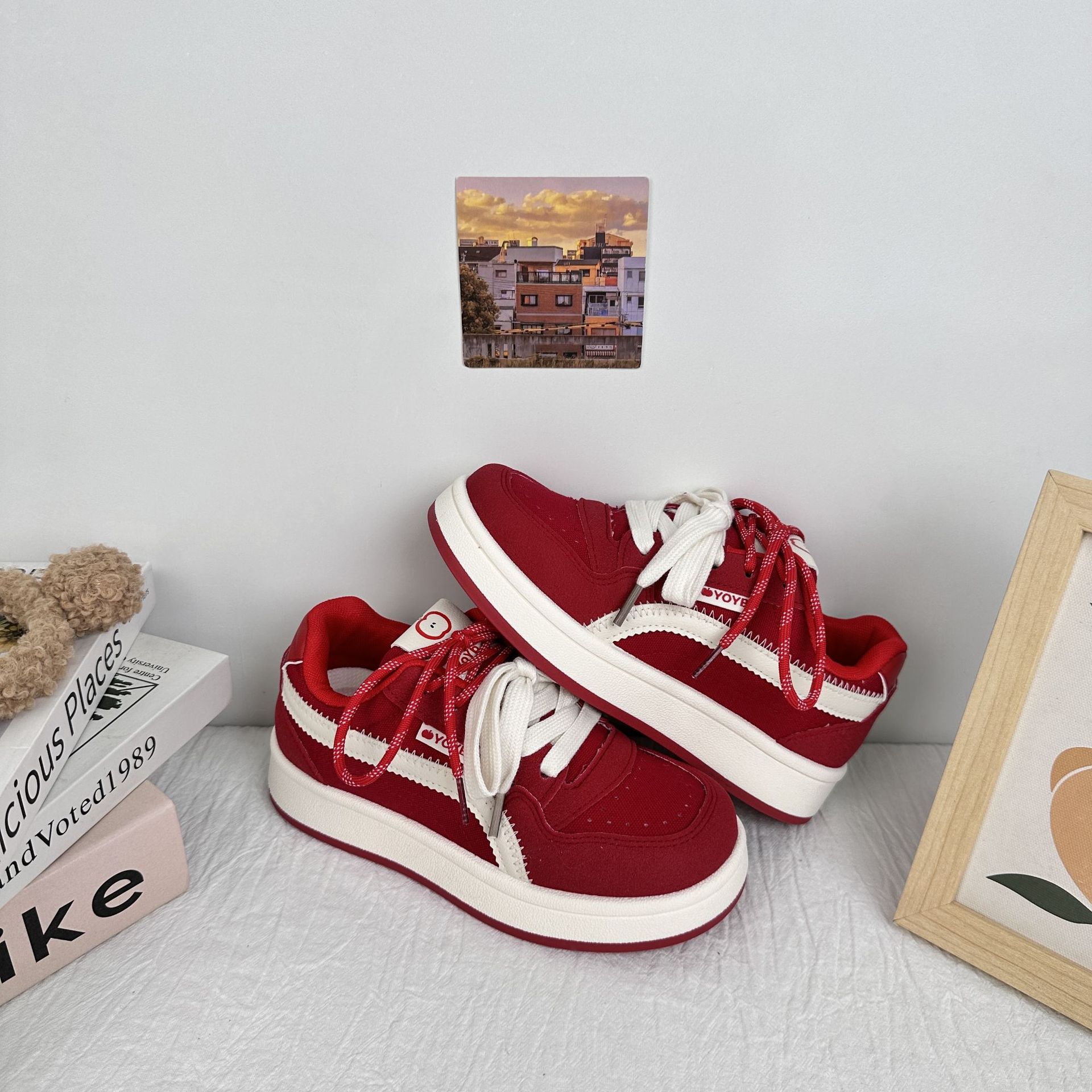 Zapatos de suela gruesa de larga onda para mujeres 2025, nuevos zapatos de moda, zapatos de pan de nicho, zapatos blancos de verano, zapatos de skate casuales