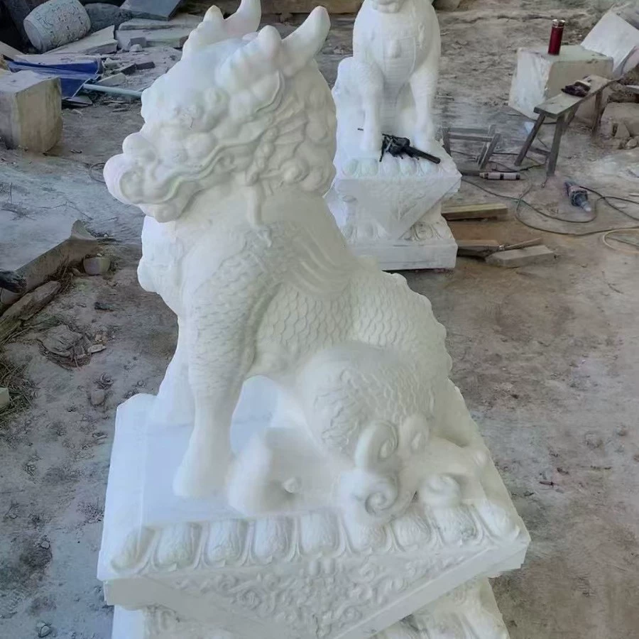 Каменная резная пара единорогов из белого мрамора, поделки единорогов, резные украшения для двора отеля, уличные украшения для домашней двери