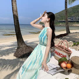 出游穿搭挂脖油画感海边度假长款收腰显瘦连衣裙配腰带图片色