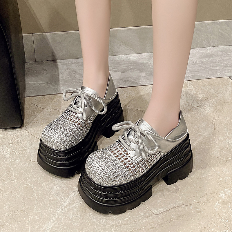 2025년 여름 여성을 위한 홍콩 천연가죽 두꺼운 밑창 로퍼 신상 중공 샌들 소형 가죽 신발 플랫폼 슈즈