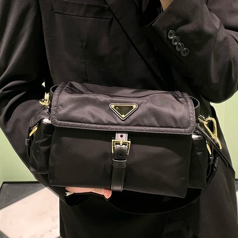 Lada's Imported Nylon Fabric and Leather Couple's Messenger Bag 2026 New Multi-Functional Shoulder Crossbody Bag