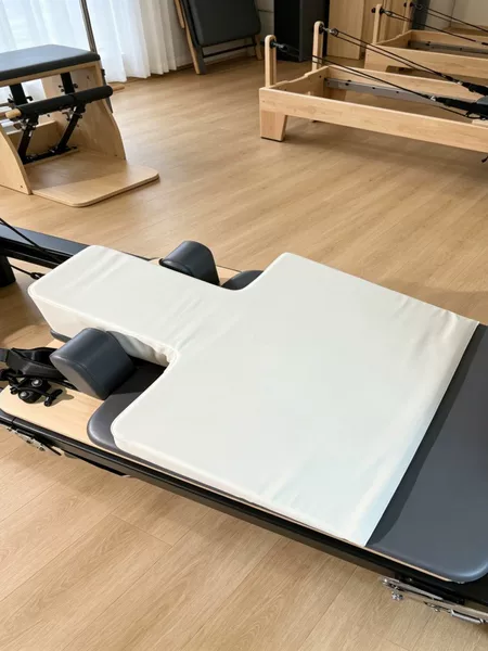Pilates Reformer wedge mat for pregnant women, Pilates bed accessory, incline mat for yoga studio training