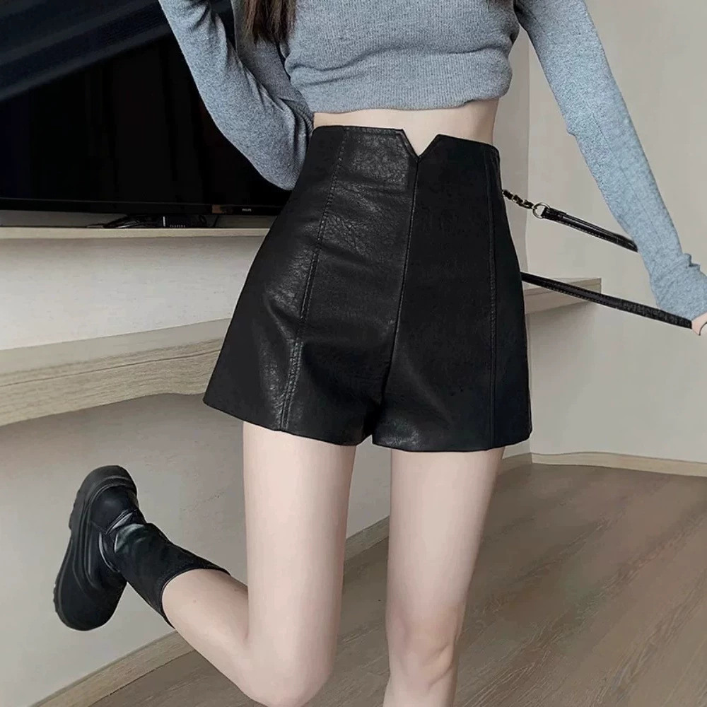 PU皮短裤女秋冬外穿黑色靴裤小个子休闲显瘦高腰a字直筒包臀短裤