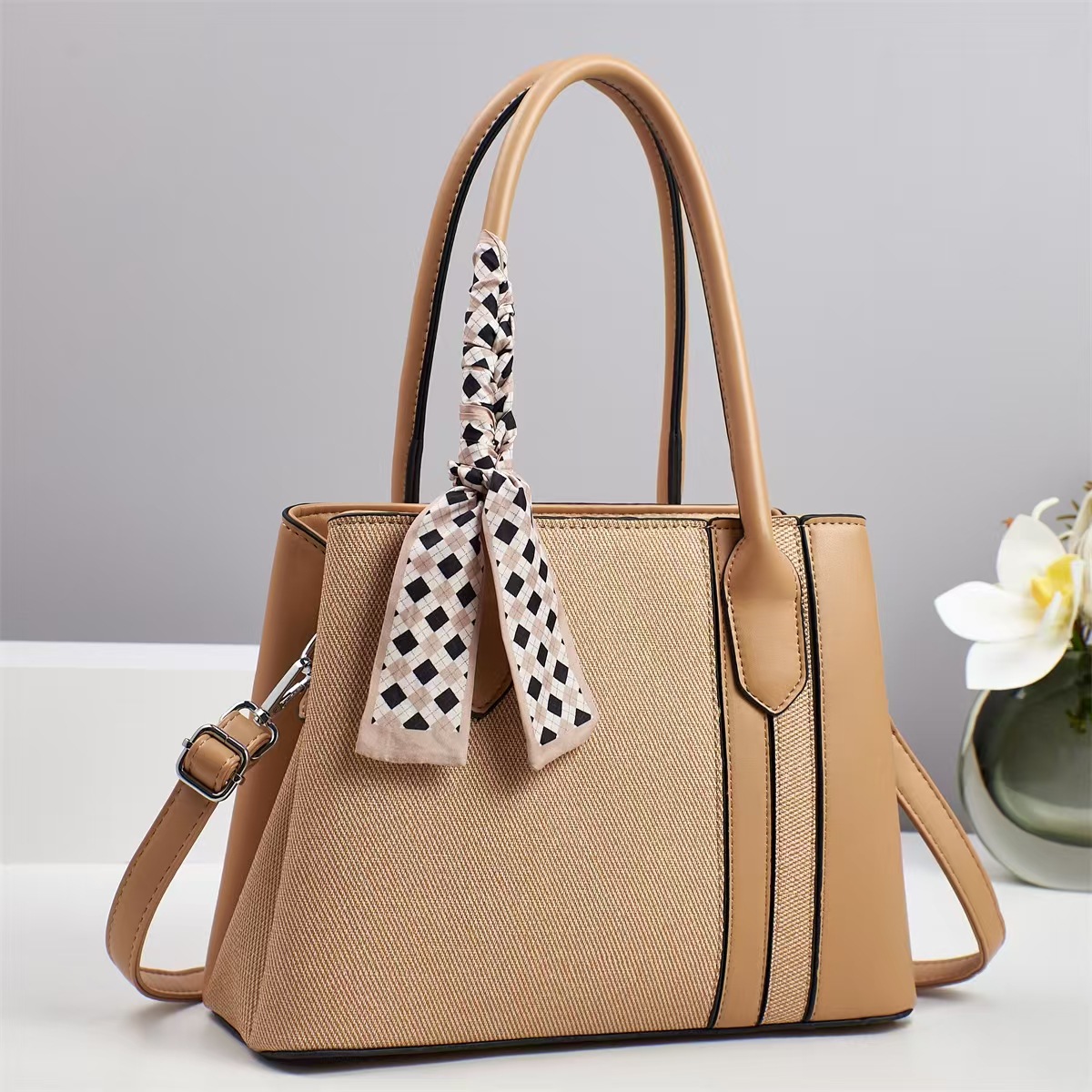 Bolsos 2025 nuevo estilo de moda europea y americana bolso de madre de un solo hombro con textura de gran capacidad bolso de costura de color en contraste