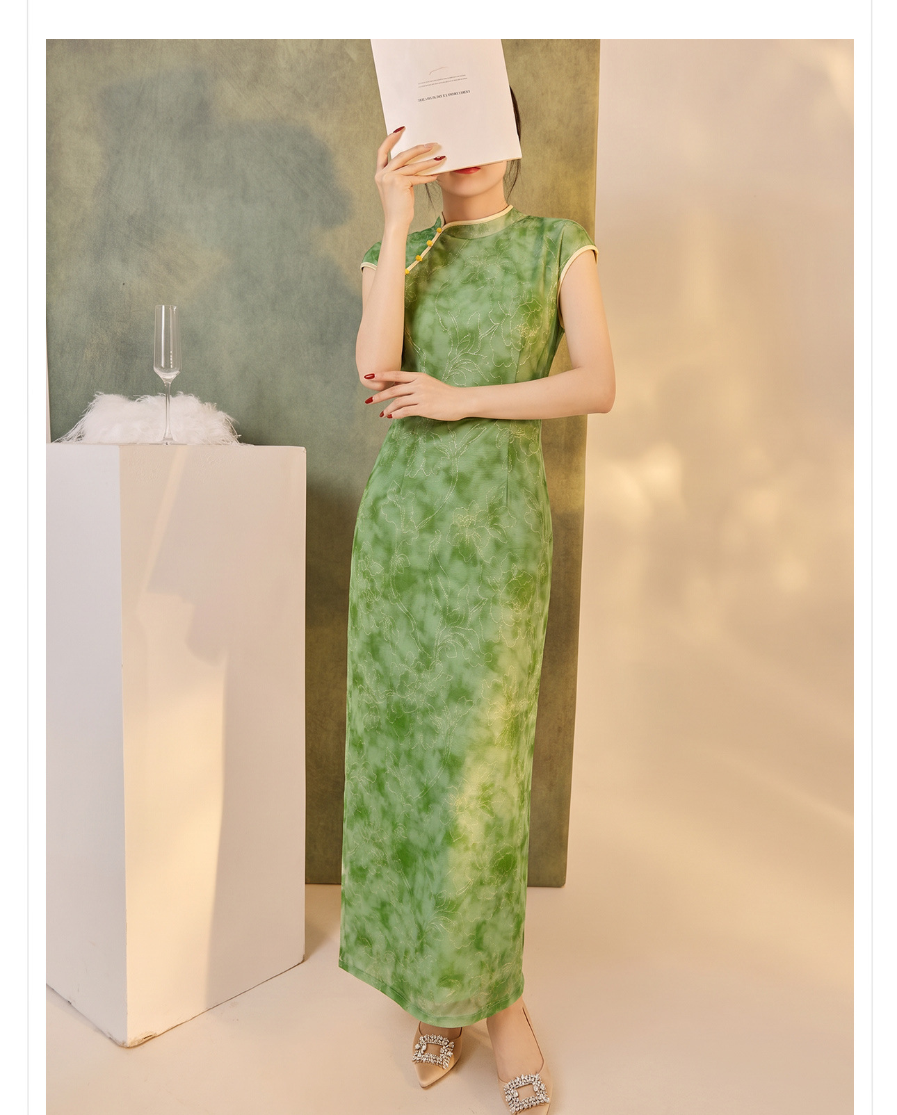 Đầm maxi cổ đứng sườn xám cách tân — Xanh lá cây nhạtcolor chi tiết 9