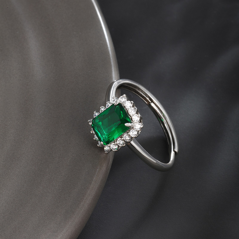 Xuping imitación de la serie Cuadrado temperamento elegante retro anillo femenino de alto nivel nicho ligero lujo anillo de apertura