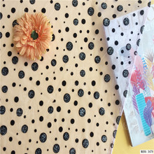 �����S�W��ֲ�q�C��W�۲��A�c�W��ŮͯŮ�b�ݳ������ϾW��