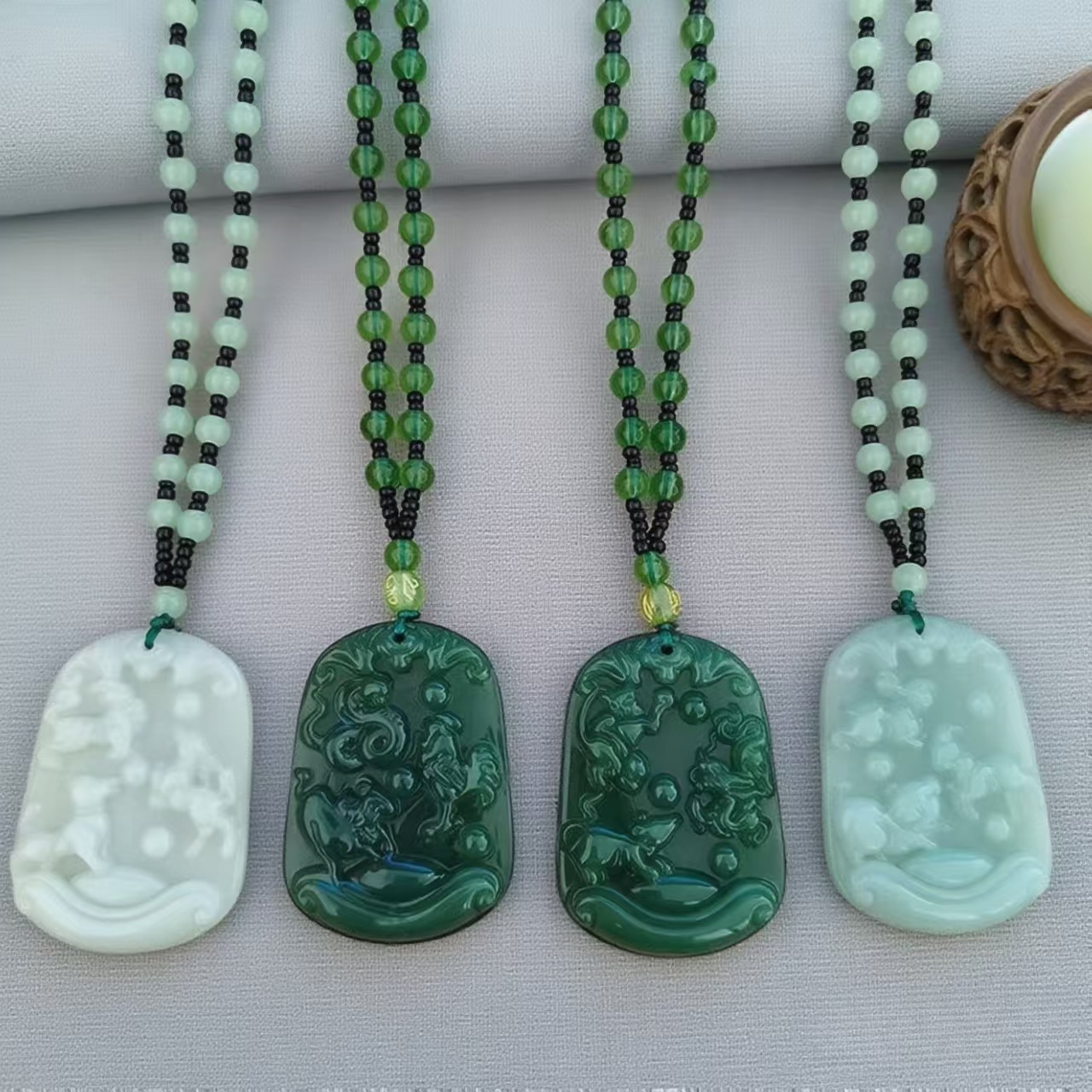 热销爆款三合生肖吊坠男女款民族风仿玉髓十二生肖长款项链毛衣链