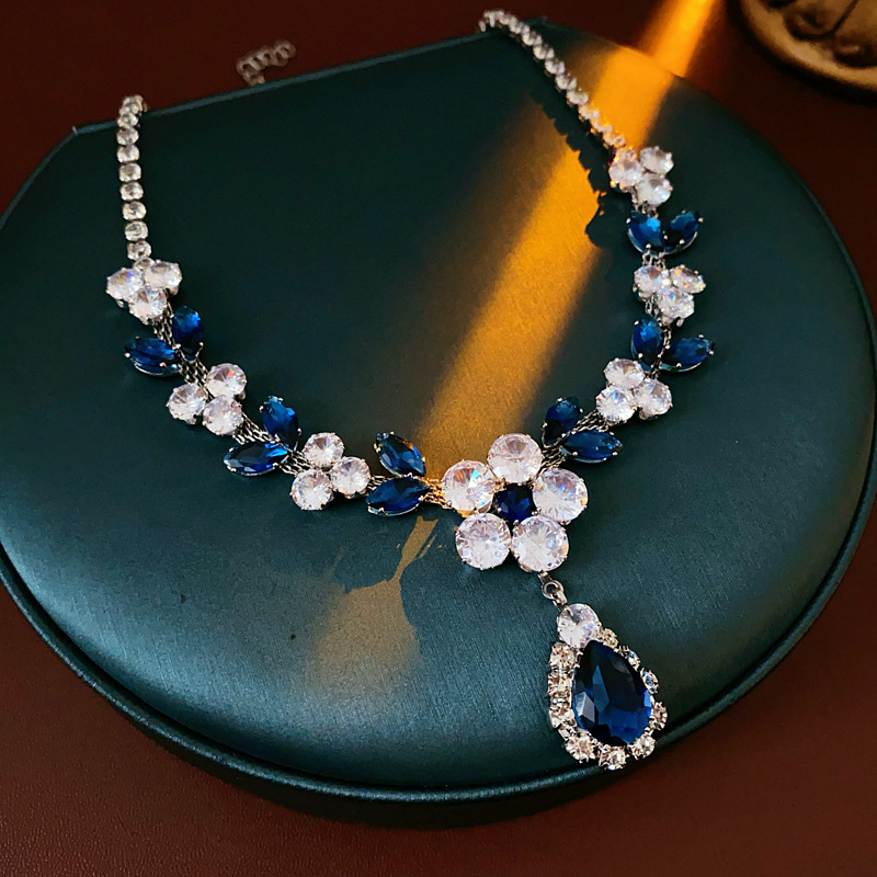 Aguja de plata flor de zircón colgante pernos de moda ligera lujosa cadena de clavícula francesa multifuncional vestido de alto nivel conjunto de joyas