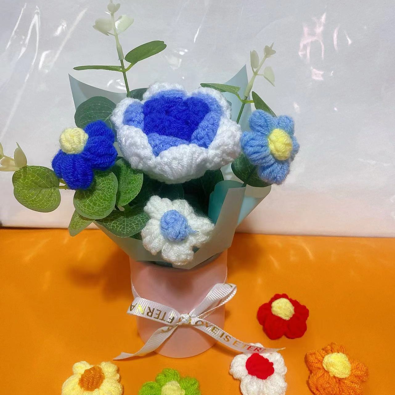 Azul Gradiente Rose Wool Flower + Puff