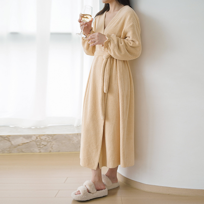 Autumn New Style Absorbent Thickened Fleece-Lined Women's Bathrobe with Flower Bud Sleeve Design, Long Comfortable Loungewear, Hotel Bathrobe Autumn New Style Absorbent Thickened Fleece-Lined Women's Bathrobe with Flower Bud Sleeve Design, Long Comfortable Loungewear, Hotel Bathrobe