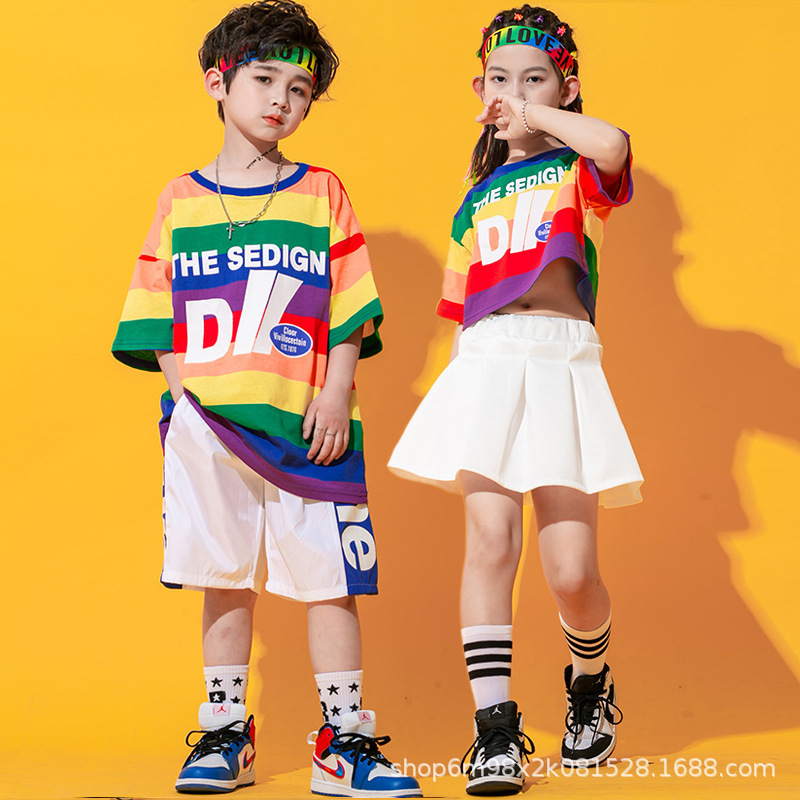 2021 Summer New Children's Performance Clothing Rainbow Striped T-shirt Kindergarten Graduation Clothing Fashion 2021 Summer New Children's Performance Clothing Rainbow Striped T-shirt Kindergarten Graduation Clothing Fashion