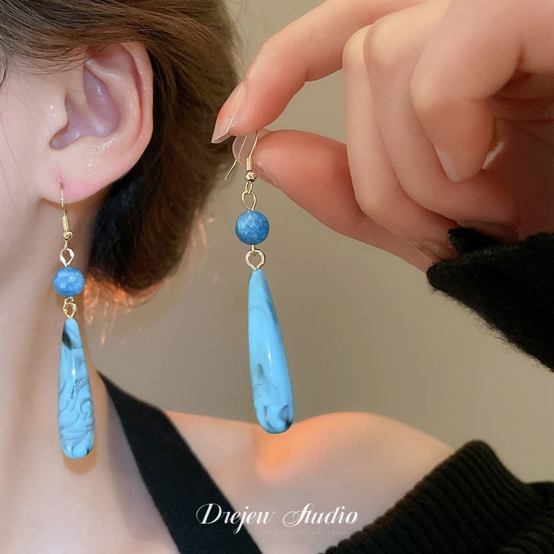 Pendientes de perlas de cristal de diamante de aguja de plata pendientes largos de lujo de Luz Retro europeo y americano pendientes dulces frescos de alto grado para mujeres