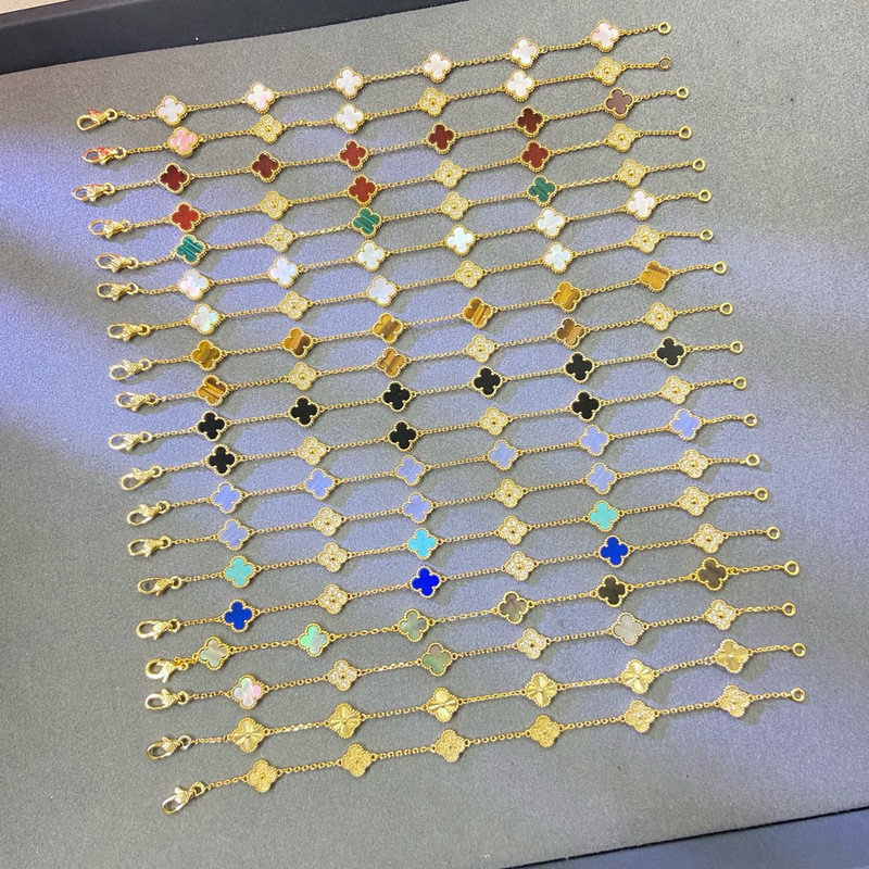 High-End Mini Small-Sized Clover Bracelet with Four-Leaf Design, Mini Six-Leaf Natural Red Agate and Black Onyx, Thick Gold Plating High-End Mini Small-Sized Clover Bracelet with Four-Leaf Design, Mini Six-Leaf Natural Red Agate and Black Onyx, Thick Gold Plating