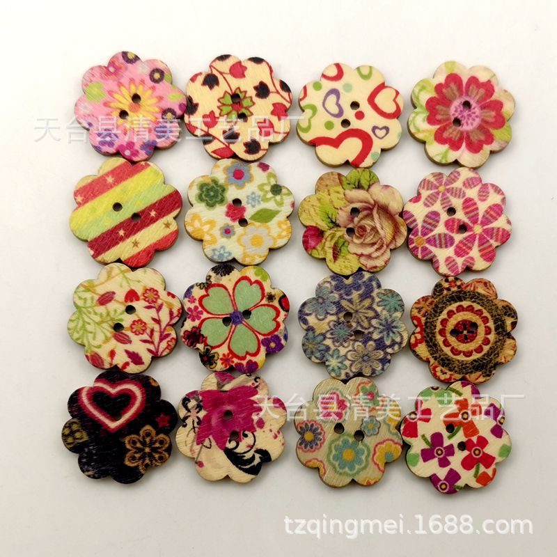 Cinco flores de ciruela de madera de troncos/ocho botones de ciruela mezclados con botones de flor de ciruelo impresos decorativos de madera