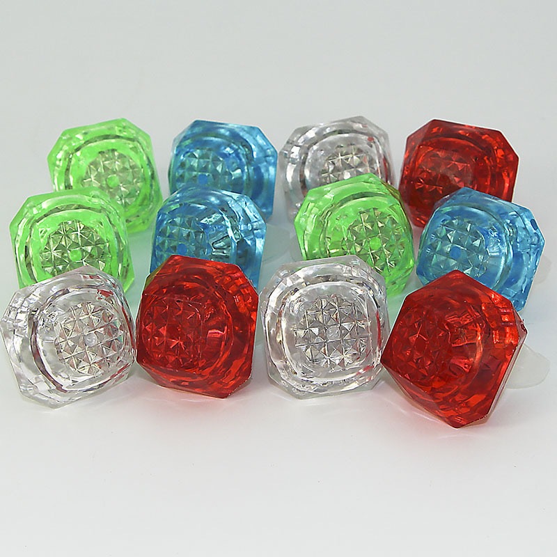 Transfronterizo anillo de diamante luminoso LED colorido flash simulación anillo de diamante dedo barra de luz fiesta alegría apoyos
