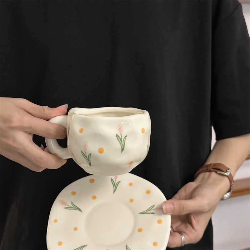 Tazas y platos de cerámica de flores retro de estilo coreano, tazas y platos de café irregular pellizcado a mano, tazas y platos de té de la tarde