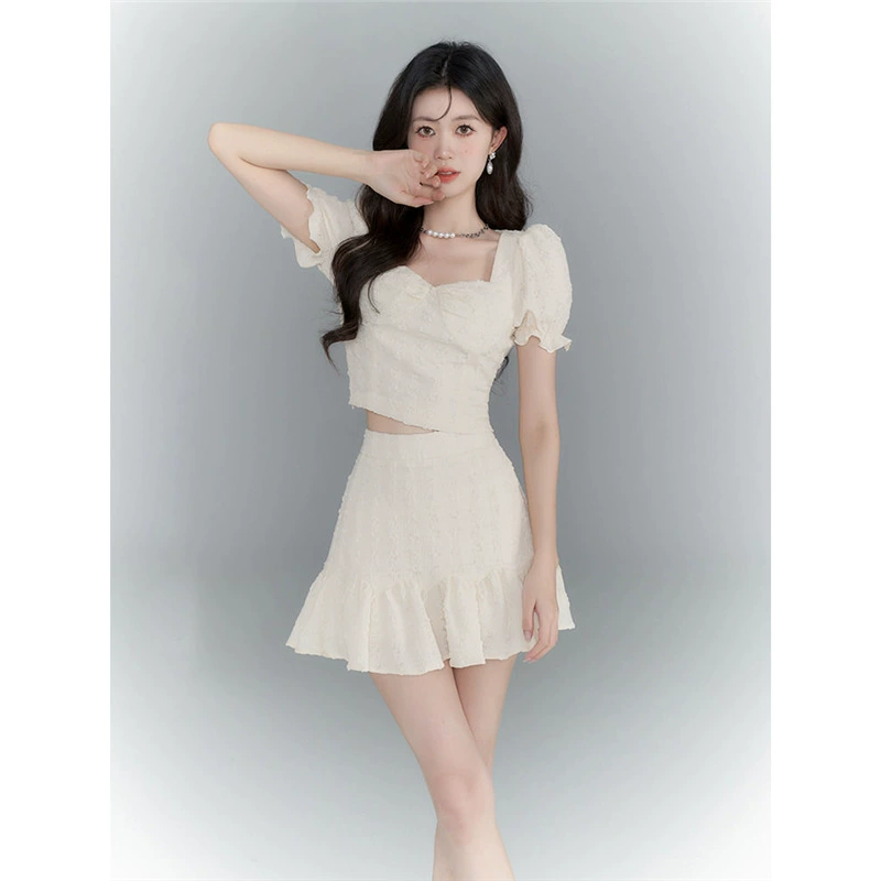 Женский костюм в твидовом стиле, летняя мода 2024, элегантный, стройнящий, короткий топ и юбка, высококачественный комплект из двух предметов