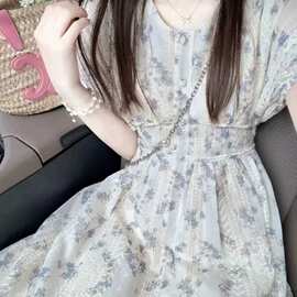 夏季新款碎花连衣裙女法式温柔甜美蕾丝系带收腰茶歇气质长裙