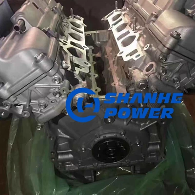 Engine assembly engine is suitable for