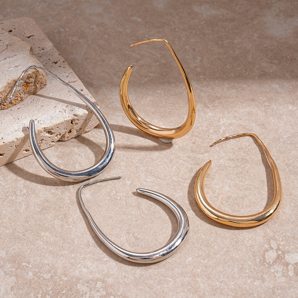 Europa y América metal transfronterizo agujero gancho de gotas de agua aire frío personalidad simple pendientes de nicho de alta calidad pendientes para mujeres